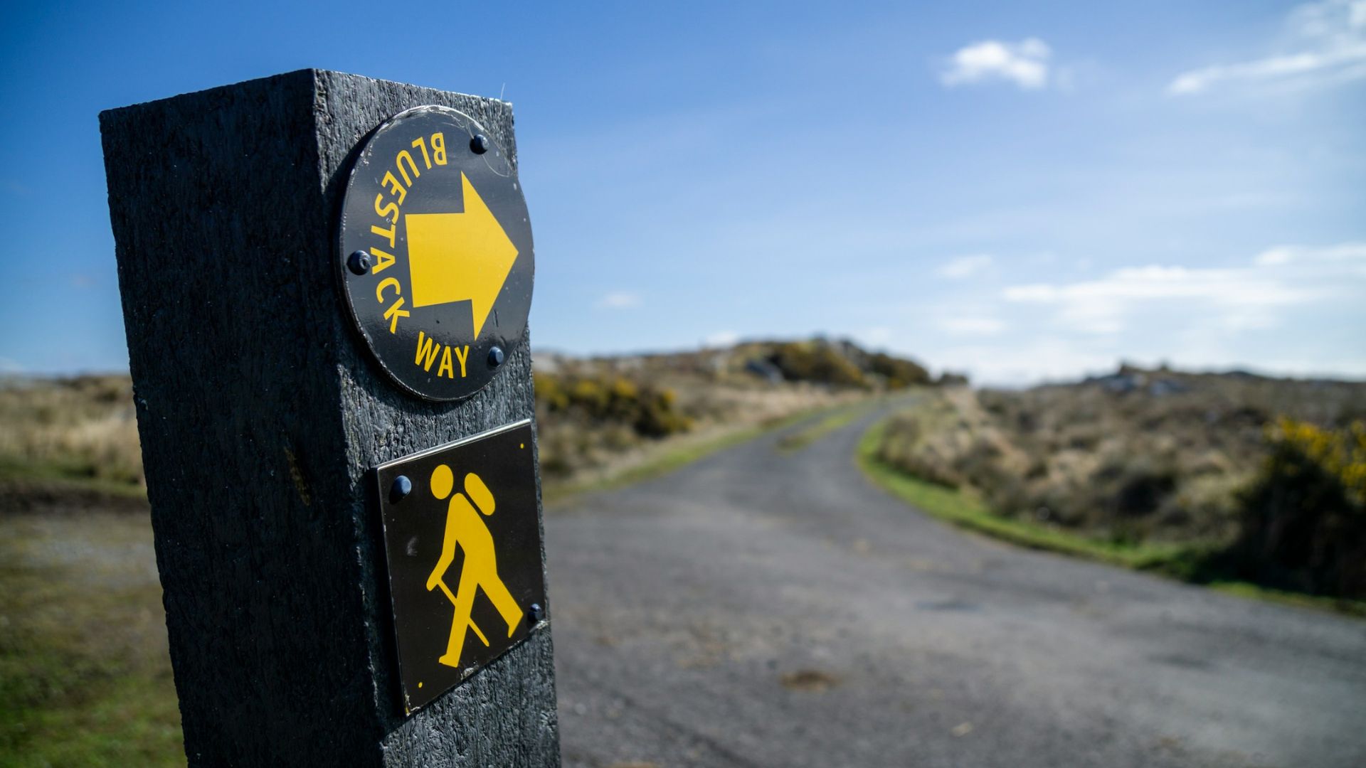 A sign pointing to the bluestack way hiking trail