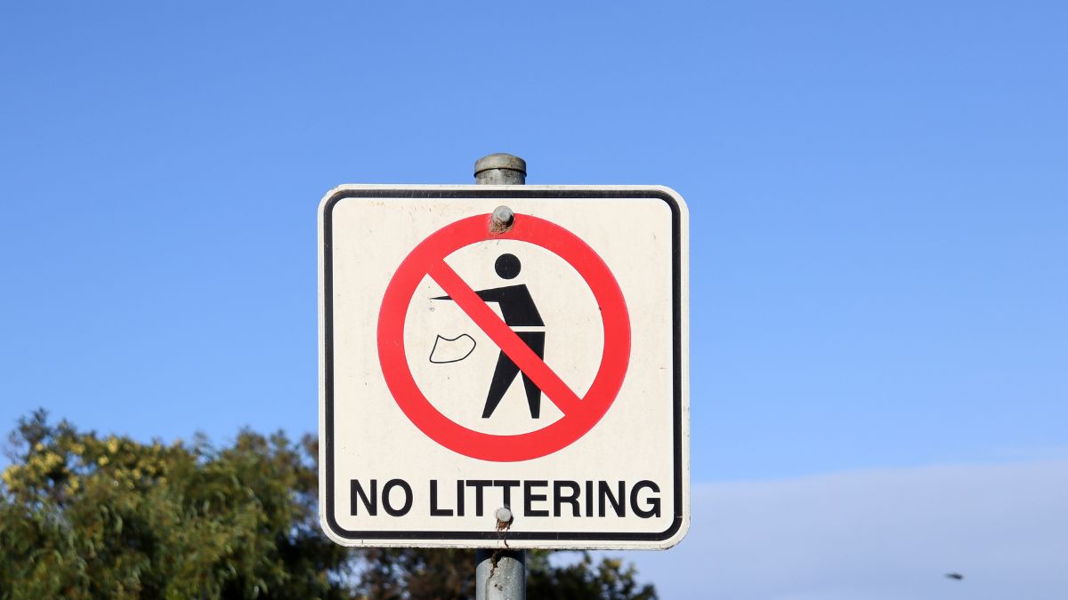 No Littering sign