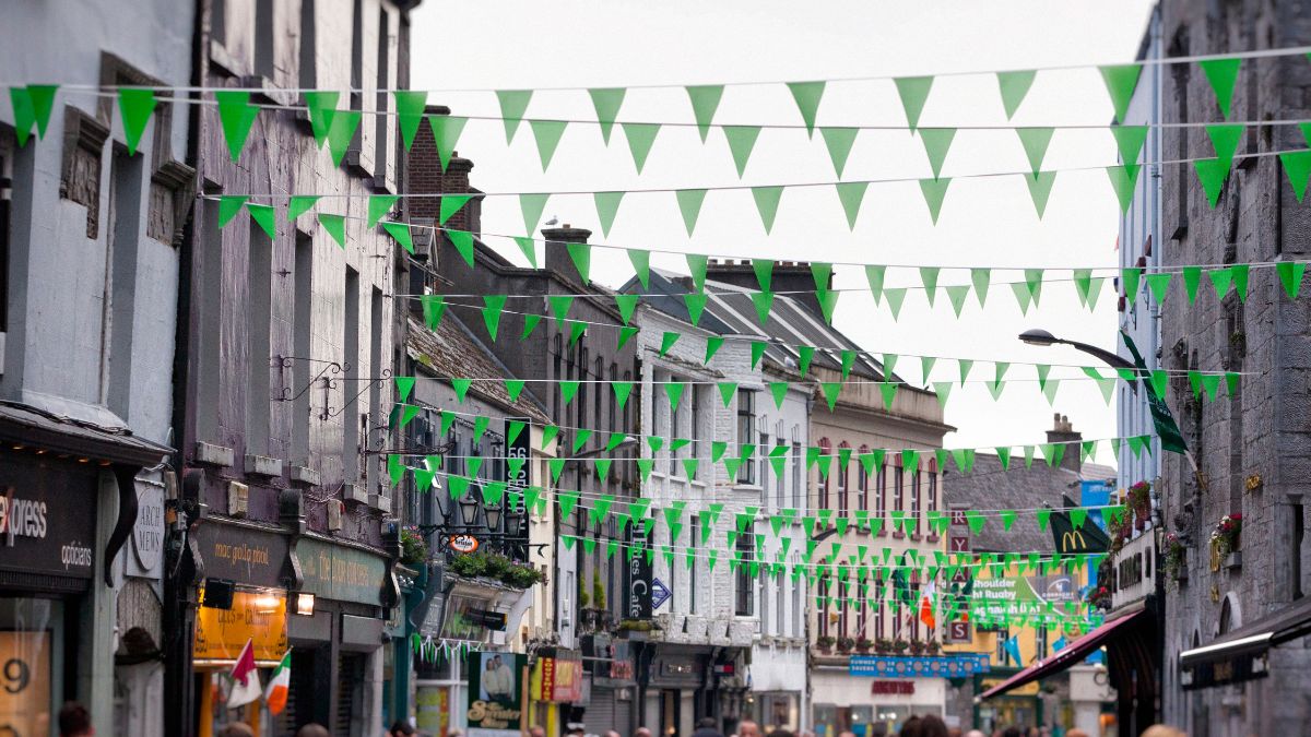 Green flags between buildings