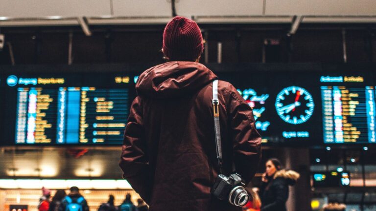 Person looking up to the flight schedule