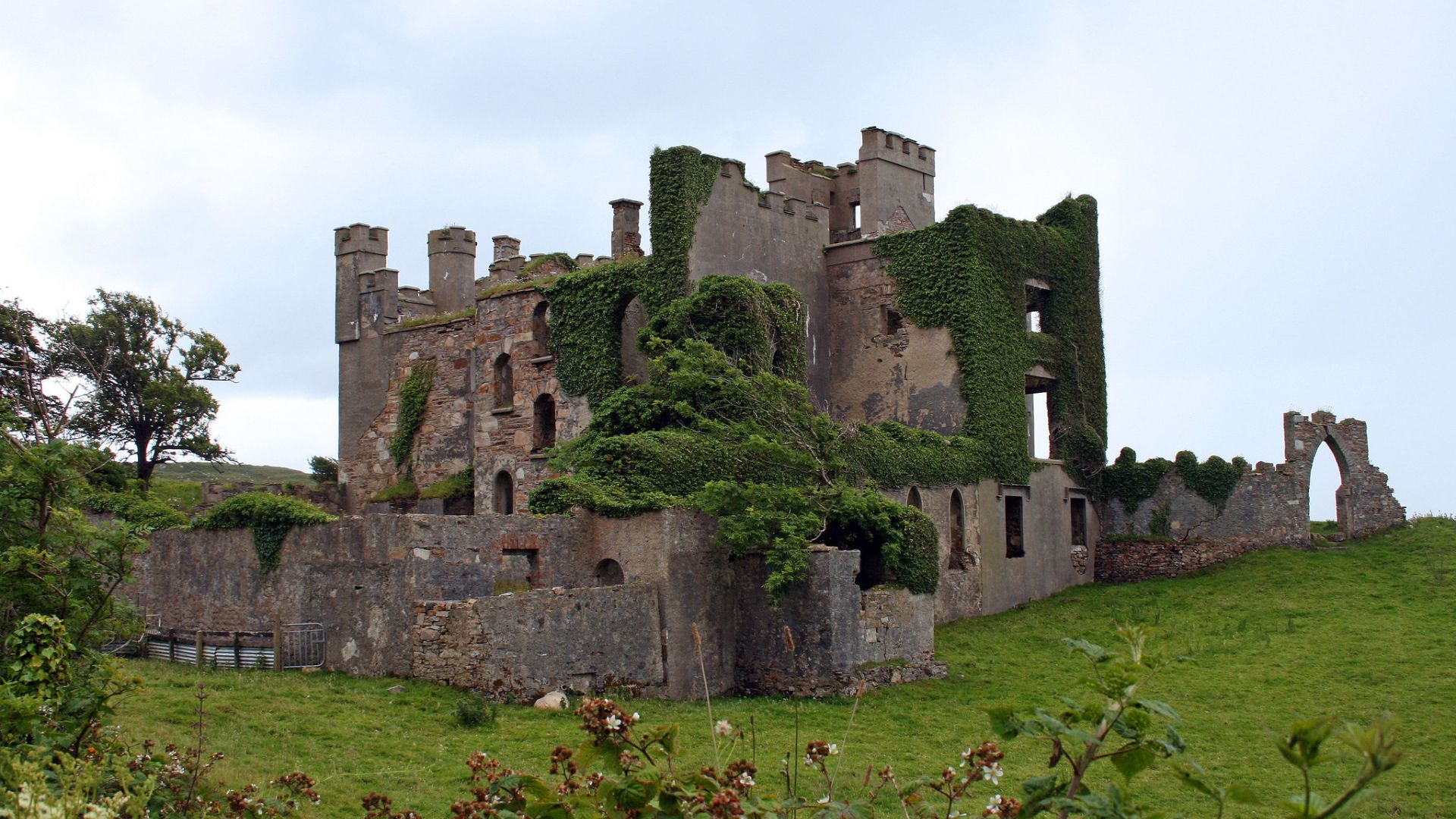 Ruins of Clifden Castle