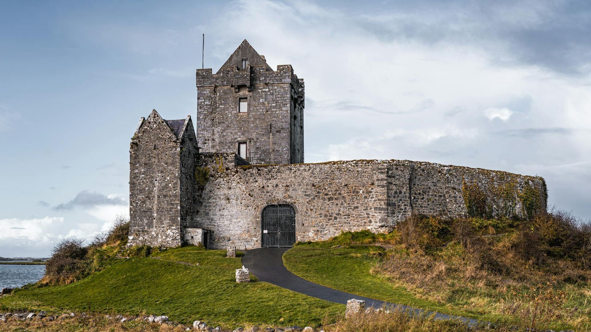 Dunguaire Castle